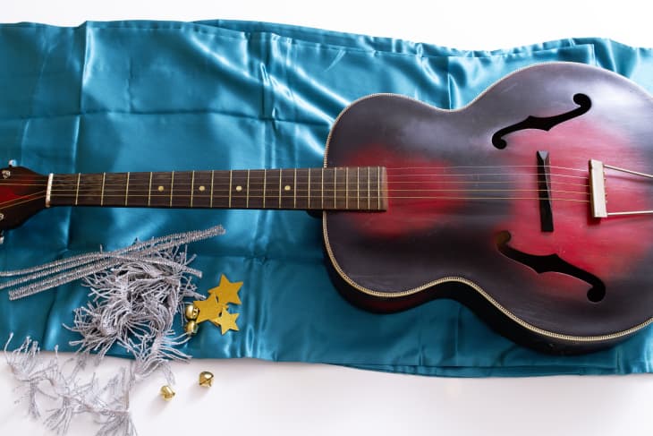 Guitar on sale gift wrap